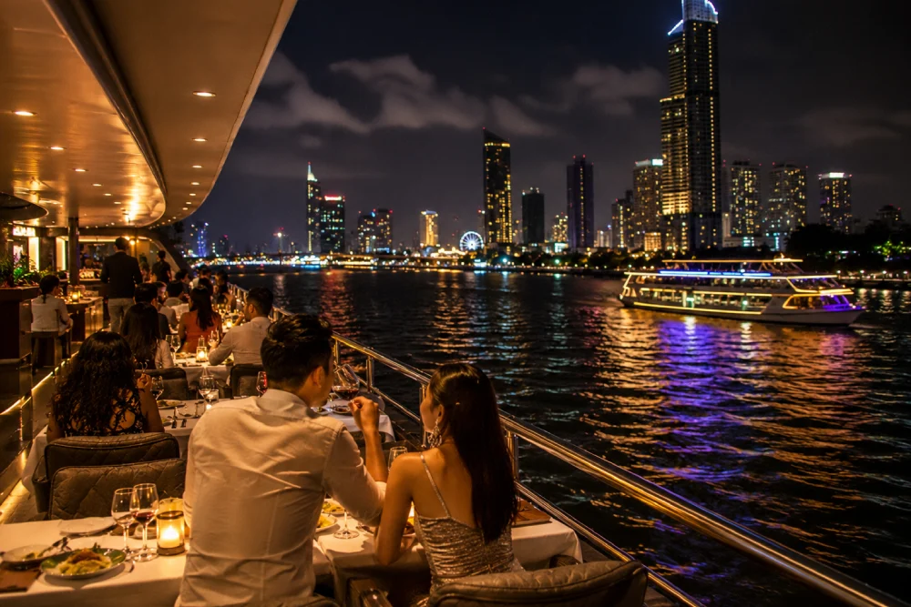 What is a Chao Phraya Dinner Cruise?